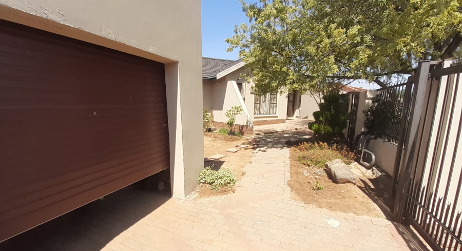 4 Bedroom Property for Sale in Botshabelo Free State